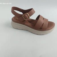 Sandales compensées plissées pour femmes en cuir PU, style mode, avec bride arrière et boucle de cheville, couleur marron clair, chaussures de marche