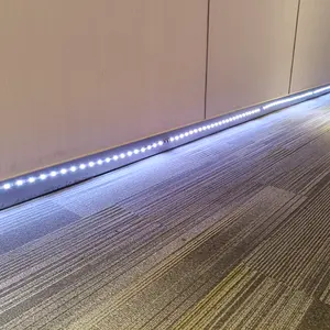 Bande lumineuse intelligente de synchronisation de musique personnalisée en usine lumière LED RVB multicolore avec contrôle de la musique
