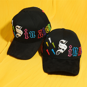 Gorra Trucker Negra de 5 Paneles con Bordado 3D Colorido, Visera de Gamuza, Diseño de Letras Moderno, Malla Transpirable, Cierre a Presión, Unisex, Deportiva - Product Image 2