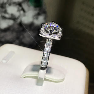 Anello in Oro Bianco con Diamante Taglio Cushion Naturale Colore D, Gioiello da Donna per Fidanzamento - Product Image 3