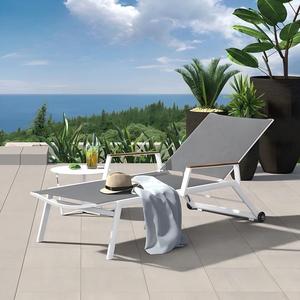 Chaise longue d'extérieur en aluminium moderne pour villa, avec coussin écologique résistant aux UV, pour piscine d'hôtel - Product Image 1
