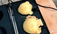 Machine à cônes gaufrés en forme d'ours Corps rotatif antiadhésif en acier inoxydable Moule à pâtisserie revêtu de téflon 122-572 ℉ Machine à snacks