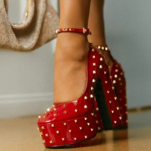 Design di marca rivetti in pelle verniciata nera scarpe eleganti da donna con tacco alto e tacco alto con plateau pump - Product Image 4