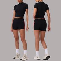 Ensemble de vêtements de sport pour femmes, haut court à manches courtes et col montant, et short moulant taille haute