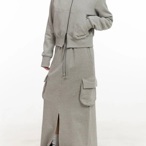 Conjunto de Sudadera con Capucha Corta con Cremallera y Falda Maxi Cargo con Abertura Frontal para Mujer, con Logotipo Personalizado OEM de Alta Calidad - Product Image 3