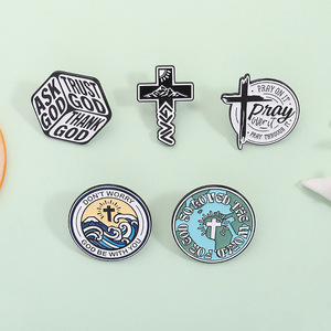 Broche con Forma <span class=keywords><strong>de</strong></span> Corazón y Cruz <span class=keywords><strong>de</strong></span> Jesús, Creativo, con la Inscripción '<span class=keywords><strong>Dios</strong></span> Bendiga', <span class=keywords><strong>de</strong></span> Aleación, Regalo Cristiano para Bodas, Pin Decorativo - Product Image 5