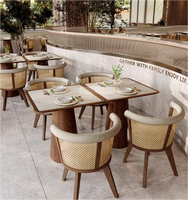 Ensemble table et chaises de restaurant occidental en rotin et bois massif pour restaurants à cuisine fusion thématique, personnalisable