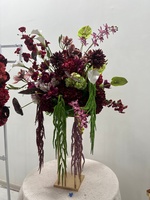 Centre de table personnalisé bleu et vert avec fleurs, boule de fleurs pour la décoration d'événements