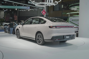 Leapmotor B01 2025, Sedán Compacto Eléctrico con Autonomía NEDC de 401-500 km y Potencia de Motor de 100-150 kW, Vehículo Compacto Eléctrico - Product Image 2