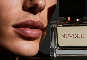 Nuova Collezione: Bottiglia di Profumo di Lusso Trasparente da 50ML, Flacone Spray in Vetro Quadrato con Confezione e Sacchetto di Carta - Product Image 4