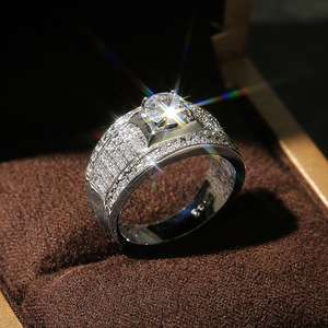 Anello da Uomo alla Moda, Stile Business Audace, in Lega, Aperto e Regolabile, Gioiello Minimalista Moderno - Product Image 2