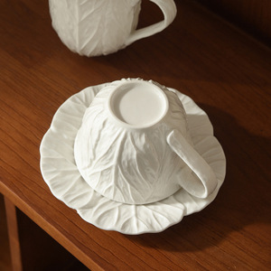 Ensemble tasse et soucoupe à café gaufré de style européen, style palais rétro, pour latte et Americano, en céramique, vaisselle hautement esthétique - Product Image 4