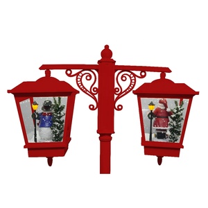 O Xmas impermeável musical plástico Santa e o boneco de neve encenam a lanterna dobro conduziram o borne nevando da lâmpada da rua do Natal