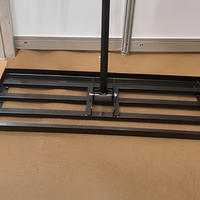 Râteau de nivellement de pelouse 30x10 pouces, outil professionnel de nivellement du sol en acier, manche en acier thermolaqué noir, manche long réglable pour
