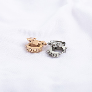 Pendientes de tuerca yunnique con forma de púa de acero de titanio, oro rosa, para hombre, estilo punk, hip hop, a la moda, geométricos, triangulares - Product Image 4