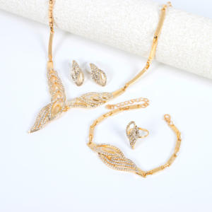 Conjunto De Joyería De Moda De Aleación Con Incrustaciones De Diamantes Y Hojas Doradas, Collar, Pendientes, Anillo Y Pulsera Para Bodas - Product Image 4