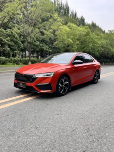 Skoda <span class=keywords><strong>Octavia</strong></span> de 2021 pour Toyota Land Cruiser Conduite à Droite Moteur Turbo 8L Boîte de Vitesses Manuelle Traction Avant Intérieur Sombre Voiture d'Occasion <span class=keywords><strong>Hybride</strong></span> - Product Image 2