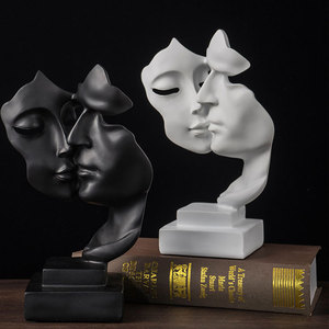 Scultura Artistica Personalizzata in Resina di Fibra di Vetro a Grandezza Naturale con Volto di Coppia Innamorata per Decorazione Moderna da Scrivania e Regali - Product Image 3
