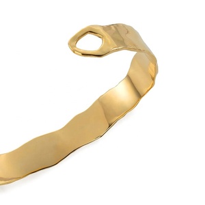 Brazalete Delgado de Mujer, Modelo Siren Muse, Chapado en Oro de Alta Calidad Gemnel - Product Image 5