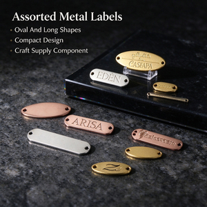 Placa Metálica Personalizada para Ropa, Etiqueta Metálica Grabada con Letras en Relieve para Coser, OEM ODM - Product Image 1