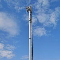 Torre de Comunicación Monopolar de Acero Tubular Autoportante de 30 Metros con Sistema de Cableado Integrado para Cobertura Suburbana 4G