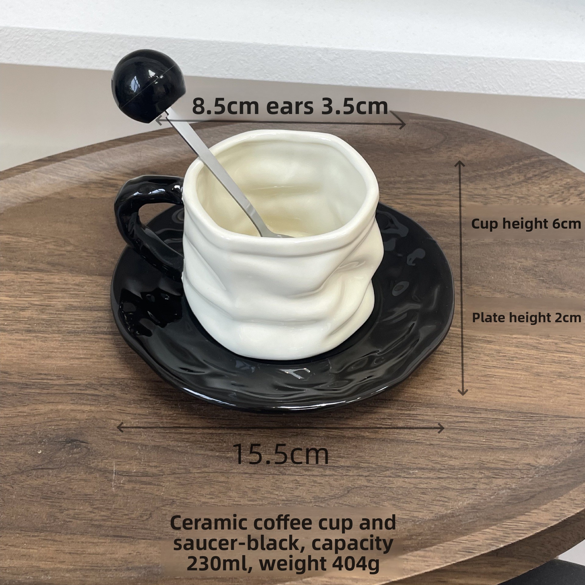 Folded plates and cups + Ball-shaped spoons (black)