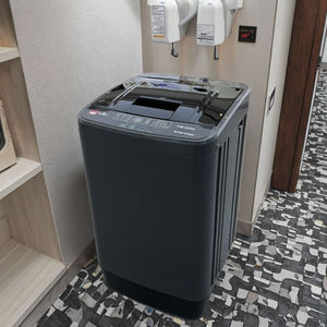 Lave-linge entièrement automatique <span class=keywords><strong>à</strong></span> chargement par le haut avec <span class=keywords><strong>pompe</strong></span> <span class=keywords><strong>de</strong></span> <span class=keywords><strong>vidange</strong></span> intégrée et préréglages <span class=keywords><strong>de</strong></span> lavage multiples – Vente en gros usine - Product Image 1