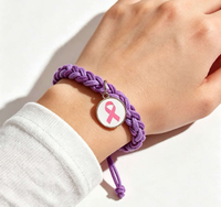 Bracelet rose pour la sensibilisation au cancer du sein en octobre, bracelet tressé à la main avec un ruban rose et un charme rond, bracelet en cordon tissé réglable