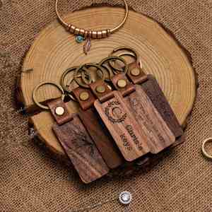 Porte-clés décapsuleur portable en bois massif personnalisé, gravé sur mesure, le meilleur papa/maman du monde, style rétro, cadeau pour la fête des pères - Product Image 1