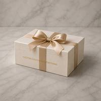 Boîte cadeau pliante magnétique de luxe, papier blanc mat, avec intérieur doré, logo personnalisé pour cadeau haut de gamme