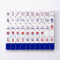 Ensemble de tuiles de Mahjong américain de luxe avec supports et pousseurs en acrylique pliables et portables de style moderne – Culture et divertissement classiques