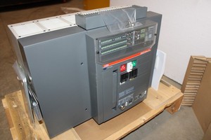 Interruptor de Circuito E4 H 3200 PR121 para PLC - Product Image 4