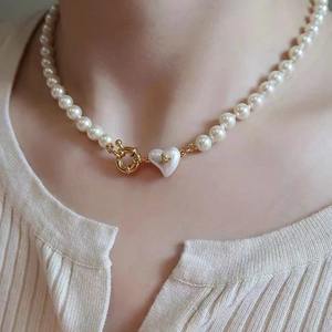 Collier de luxe haut de gamme en perles d'eau douce naturelles pour femme, perles de millet avec pendentif nœud léger et luxueux pour la clavicule - Product Image 1