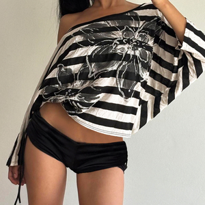 Camiseta Y2K Vintage Estampada a Rayas con Hombros Descubiertos y Mangas Murciélago para Mujer, Estilo Urbano Holgado e Informal para Verano - Product Image 3