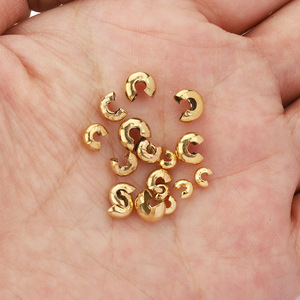 Connecteur de perle demi-cercle en acier inoxydable plaqué or 18 carats avec boucle croissant ajourée pour la fabrication de bijoux - Product Image 4