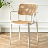Vente en gros de chaises empilables chaises de restaurant chaises d'extérieur modernes en plastique rotin