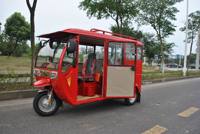 TUKTUK Tricycle à moteur 3 roues rouge à chaîne ISO entièrement fermé à essence pour passagers, démarrage électrique 36V, 4-5 places