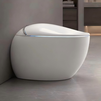 Toilette intelligente de luxe à poser au sol avec chasse d'eau automatique par capteur, bidet, télécommande, design moderne en céramique, toilette électronique intelligente monobloc