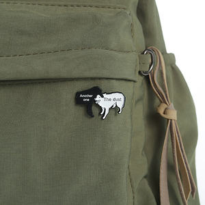 Un altro morde la polvere cani spilla con smalto divertente canzoni musicali Meme spilla gioielli - Product Image 3