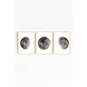 Ensemble de 3 tableaux muraux Moon Designed, cadres en bois naturel, autocollants muraux - Product Image 3