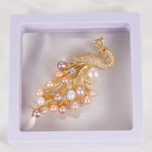 Broche en perles d'eau douce de 5 mm de Zhuji, plaquée or sur cuivre, avec zircon incrusté, style paon, fleur de poitrine avec motif en forme de goutte - Product Image 4