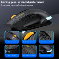 Mouse serat karbon 2.4G, tetikus bermain game kustom e-sport 12800 DPI, kabel nirkabel tiga mode
