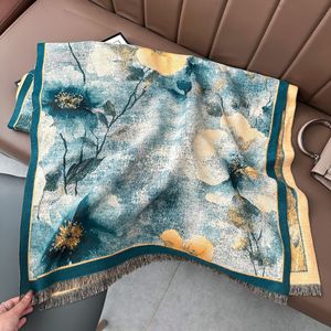Sciarpa Invernale Stile Francese Retrò con Motivo Floreale Dipinto a Olio e Frange, Scialle Reversibile Ispessito per Aria Condizionata, Mantella Esterna da Donna - Product Image 3