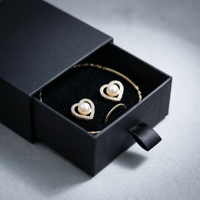 Boîtes à bijoux carrées de qualité supérieure pour colliers, bagues et bracelets, avec fermeture à cordon, emballage cadeau portable pour ensemble de boucles d'oreilles