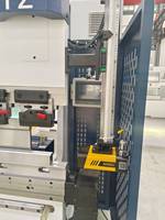 Presse plieuse hydraulique compacte pour pliage multi-V