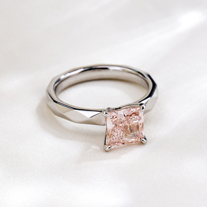 Bague de fiançailles solitaire en platine PT950 avec diamant rose de laboratoire taille princesse MSR-2226 Messi Jewelry - Product Image 2