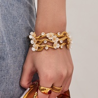 Bracelet manchette ouvert en acier inoxydable, motif floral irrégulier ondulé, émail rose, forme C, bijoux fantaisie, vente en gros, nouvelle collection 2026
