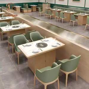 Mesas de Madera para Cafetería con Asientos de Sofá de Cuero Verde y Respaldo con Patrón de Líneas Verticales para Restaurante - Product Image 4