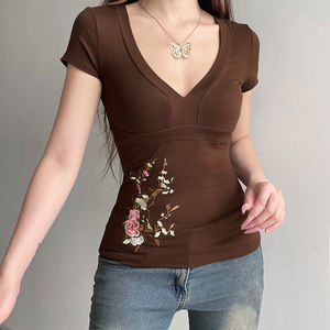 Haut pour femme à manches courtes et col en V marron sexy avec broderie florale et détail de nœud devant ou derrière, style vintage - Product Image 2