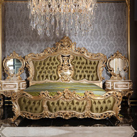 Lit de Luxe Opulent Baroque Doré, Cadre en Bois Massif Sculpté à la Main, Design Traditionnel Français Rococo, Ensemble de Lit Principal